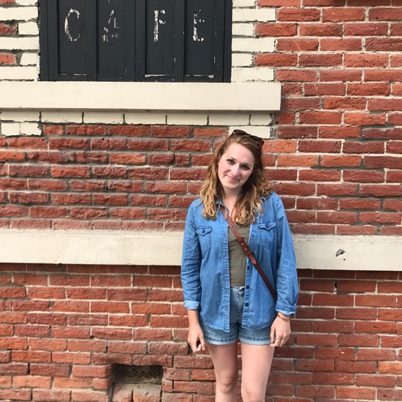 Meet Your Posher, Emily! - Picture 3 of 6